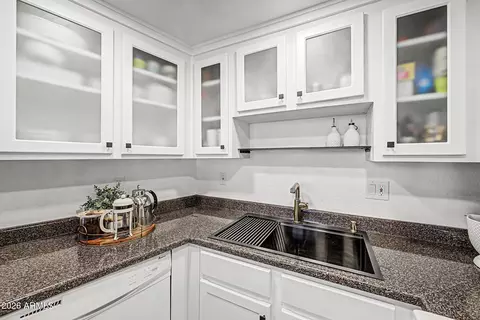 Kitchen - 385 W Pierson St #E6, Phoenix, AZ 85013 photo 2 of 3