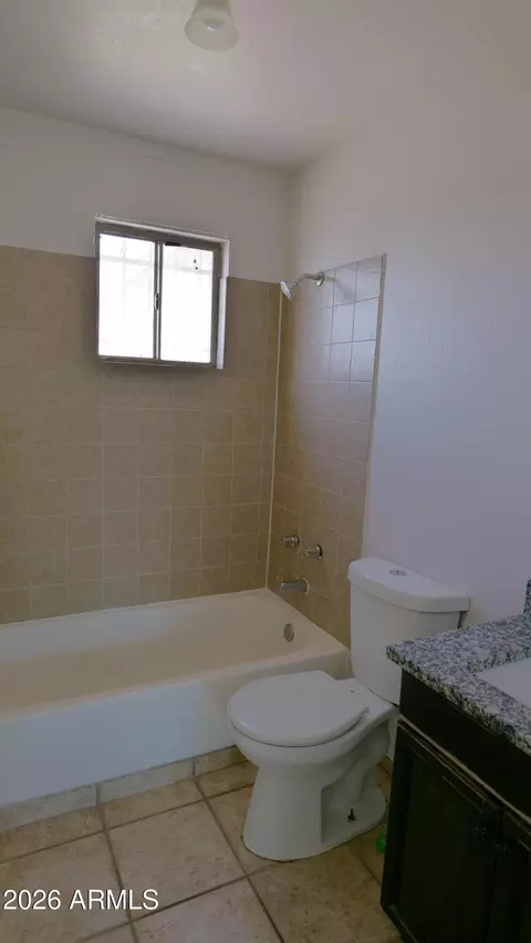 Bath - 2520 E Chipman Rd, Phoenix, AZ 85040 photo 3 of 3