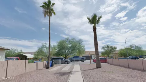 Exterior - 2520 E Chipman Rd, Phoenix, AZ 85040 photo 1 of 3