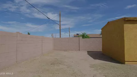 Exterior - 2520 E Chipman Rd, Phoenix, AZ 85040 photo 3 of 3