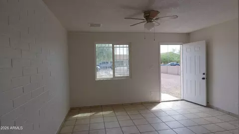 Living - 2520 E Chipman Rd, Phoenix, AZ 85040 photo 2 of 2