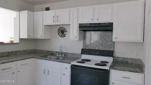 Kitchen - 2520 E Chipman Rd, Phoenix, AZ 85040 photo 2 of 2