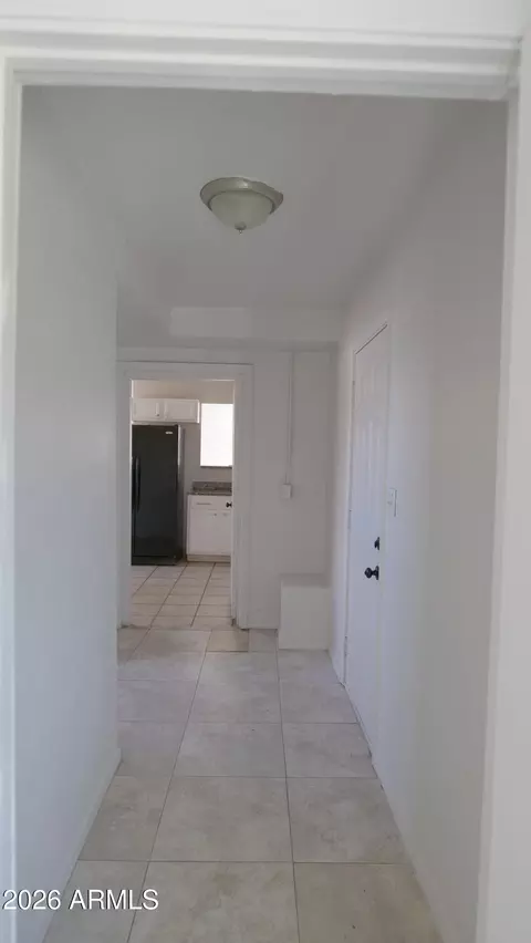 Entry Way - 2520 E Chipman Rd, Phoenix, AZ 85040 photo 2 of 2