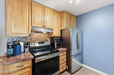 Kitchen - 5525 E Thomas Rd #R16, Phoenix, AZ 85018 photo 2 of 3