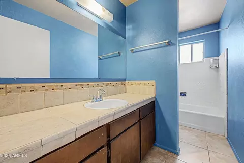Bath - 3944 W Redfield Rd, Phoenix, AZ 85053 photo 3 of 3
