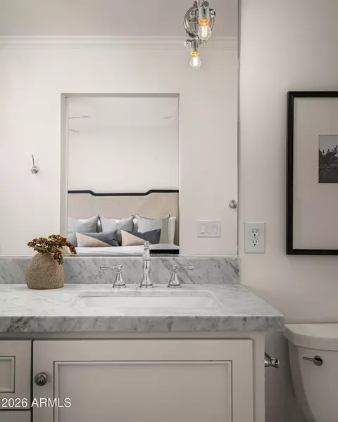 Bath - 3336 E Mariposa St, Phoenix, AZ 85018 photo 3 of 4