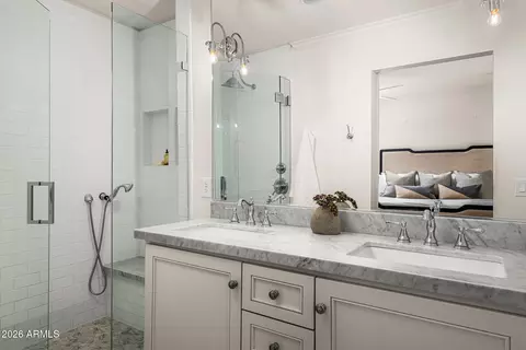 Bath - 3336 E Mariposa St, Phoenix, AZ 85018 photo 1 of 4