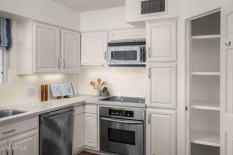 Kitchen - 3336 E Mariposa St, Phoenix, AZ 85018 photo 1 of 2