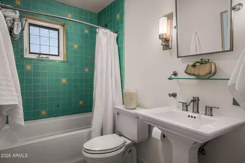 Bath - 3336 E Mariposa St, Phoenix, AZ 85018 photo 4 of 4