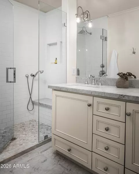 Bath - 3336 E Mariposa St, Phoenix, AZ 85018 photo 2 of 4