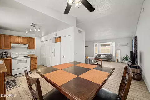 Dining - 619 E Jensen St #32, Mesa, AZ 85203 photo 2 of 3