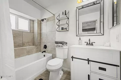 Bath - 619 E Jensen St #32, Mesa, AZ 85203 photo 1 of 2