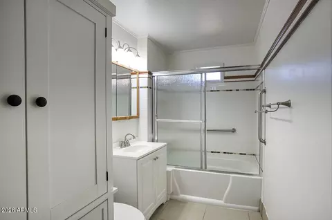 Bath - 309 E Pierson St, Phoenix, AZ 85012 photo 2 of 3