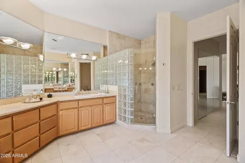 Bath - 6511 N 28th St, Phoenix, AZ 85016 photo 2 of 4