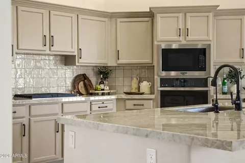 Kitchen - 7926 E Saddleback Cir, Mesa, AZ 85207 photo 3 of 6