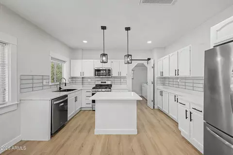 Kitchen - 2037 N Mitchell St, Phoenix, AZ 85006 photo 1 of 4