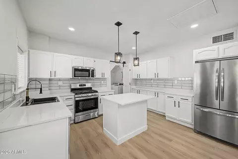 Kitchen - 2037 N Mitchell St, Phoenix, AZ 85006 photo 2 of 4