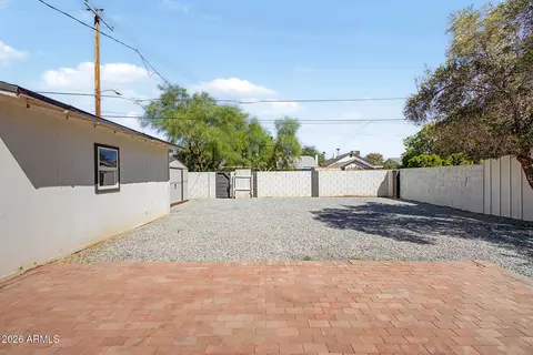 Exterior - 2037 N Mitchell St, Phoenix, AZ 85006 photo 5 of 10