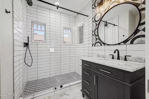 Bath - 2037 N Mitchell St, Phoenix, AZ 85006 photo 1 of 2
