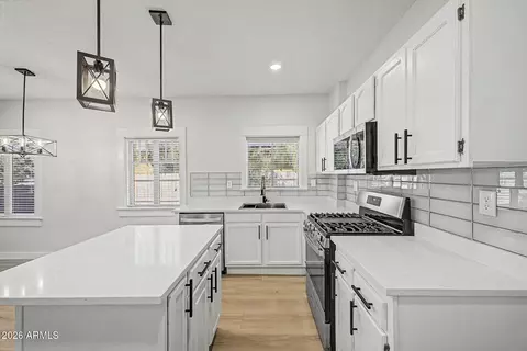 Kitchen - 2037 N Mitchell St, Phoenix, AZ 85006 photo 3 of 4