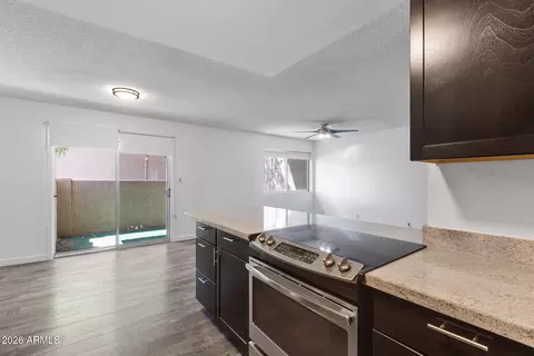 Kitchen - 5525 E Thomas Rd #C4, Phoenix, AZ 85018 photo 5 of 7