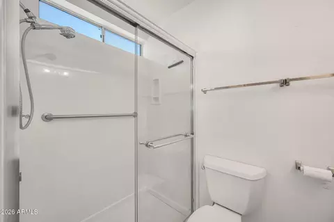 Bath - 4132 E Greenway Ln, Phoenix, AZ 85032 photo 2 of 3