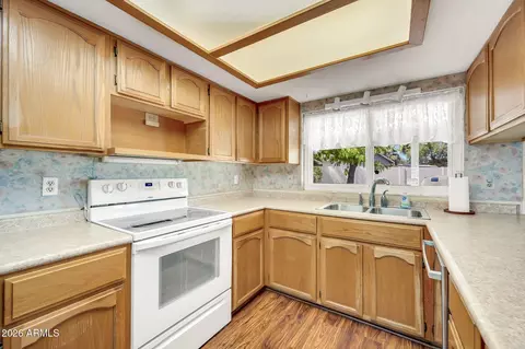 Kitchen - 4132 E Greenway Ln, Phoenix, AZ 85032 photo 2 of 3