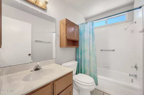 Bath - 4132 E Greenway Ln, Phoenix, AZ 85032 photo 3 of 3