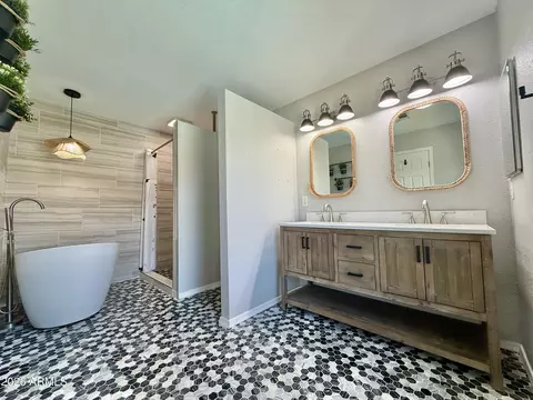 Bath - 2470 E County Down Dr, Chandler, AZ 85249 photo 1 of 4