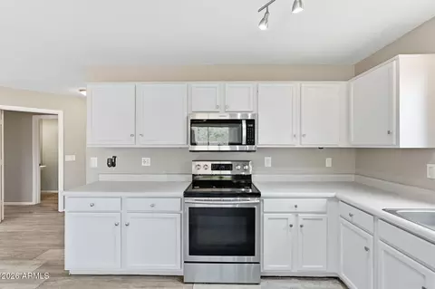 Kitchen - 10826 E Azalea Ave, Mesa, AZ 85208 photo 2 of 4