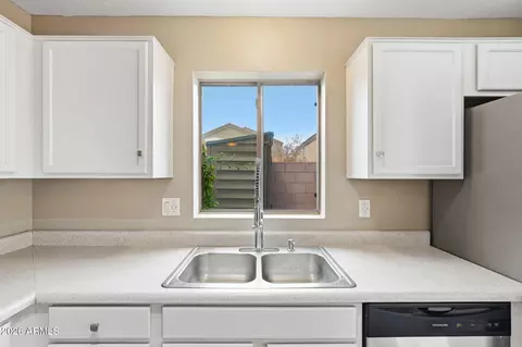 Kitchen - 10826 E Azalea Ave, Mesa, AZ 85208 photo 3 of 4