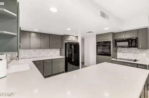 Kitchen - 1178 S Ocotillo Dr, Apache Junction, AZ 85120 photo 3 of 4