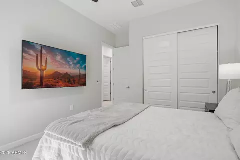 Bedroom - 6032 E Lone Cactus Dr, Phoenix, AZ 85054 photo 5 of 8