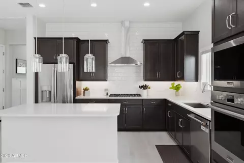 Kitchen - 6032 E Lone Cactus Dr, Phoenix, AZ 85054 photo 4 of 6
