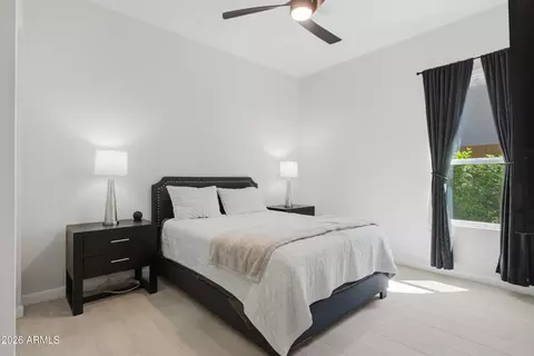 Bedroom - 6032 E Lone Cactus Dr, Phoenix, AZ 85054 photo 3 of 8