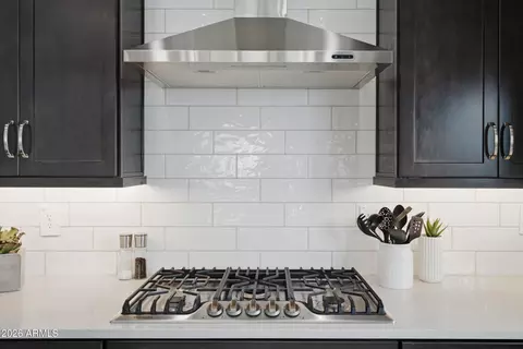 Kitchen - 6032 E Lone Cactus Dr, Phoenix, AZ 85054 photo 5 of 6