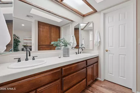Bath - 4615 E Monte Way, Phoenix, AZ 85044 photo 1 of 5