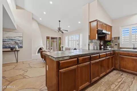 Kitchen - 4615 E Monte Way, Phoenix, AZ 85044 photo 4 of 5