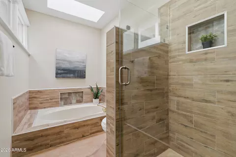 Bath - 4615 E Monte Way, Phoenix, AZ 85044 photo 4 of 5