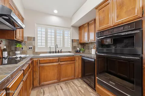 Kitchen - 4615 E Monte Way, Phoenix, AZ 85044 photo 2 of 5