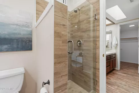 Bath - 4615 E Monte Way, Phoenix, AZ 85044 photo 3 of 5