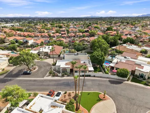 View/Area - 4615 E Monte Way, Phoenix, AZ 85044 photo 5 of 7