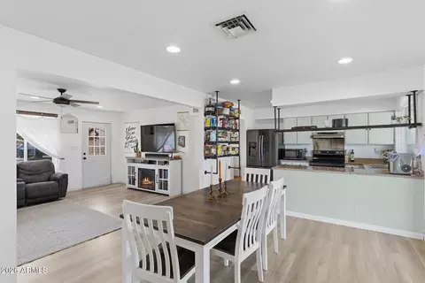 Dining - 3318 W Pershing Ave, Phoenix, AZ 85029 photo 4 of 6