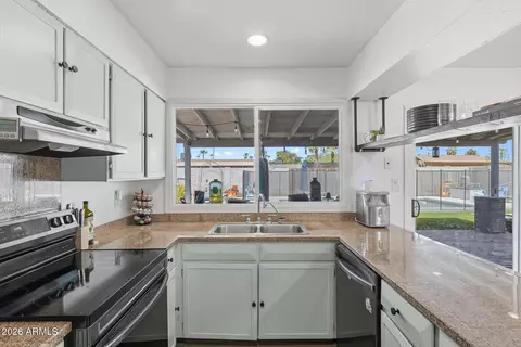 Kitchen - 3318 W Pershing Ave, Phoenix, AZ 85029 photo 3 of 3