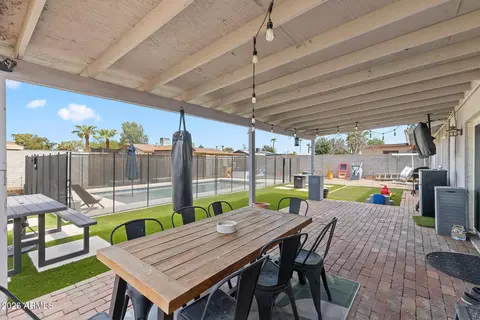 Exterior - 3318 W Pershing Ave, Phoenix, AZ 85029 photo 3 of 11
