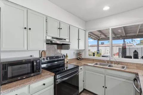 Kitchen - 3318 W Pershing Ave, Phoenix, AZ 85029 photo 2 of 3