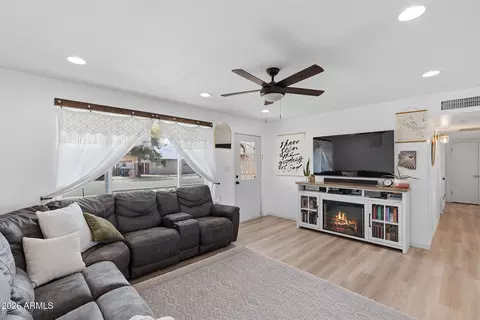 Living - 3318 W Pershing Ave, Phoenix, AZ 85029 photo 3 of 3