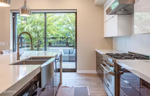 Kitchen - 340 E Osborn Rd #1, Phoenix, AZ 85012 photo 4 of 5