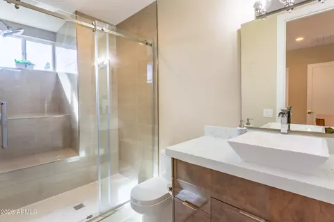 Bath - 340 E Osborn Rd #1, Phoenix, AZ 85012 photo 5 of 7