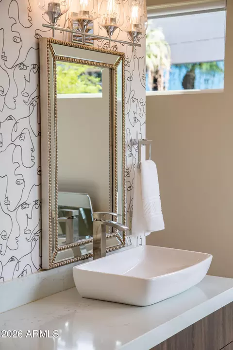 Bath - 340 E Osborn Rd #1, Phoenix, AZ 85012 photo 4 of 7